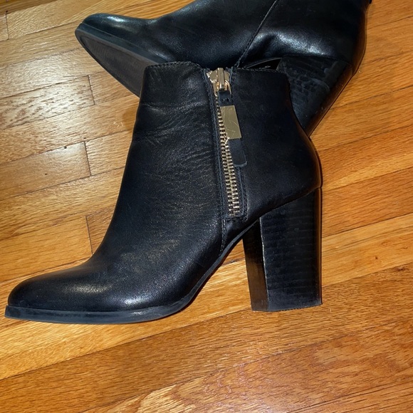 ALDO: black booty heel with gold zip sides - Picture 7 of 11